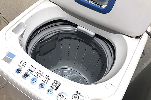 洗濯物の臭いは洗濯機が原因！？カビを簡単に掃除する方法